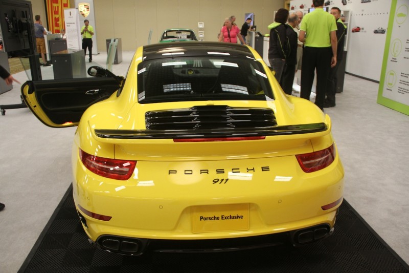 71-2015_911_Turbo_S_Bumbmebee_Rear.jpg